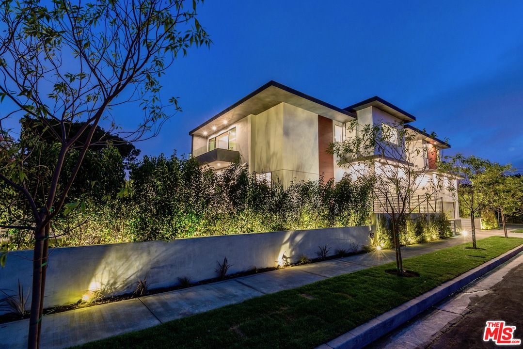 10636 Rountree Road Los Angeles, CA 90064 - Photo 1 of 33