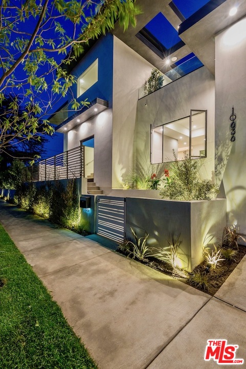 10636 Rountree Road Los Angeles, CA 90064 - Photo 2 of 33