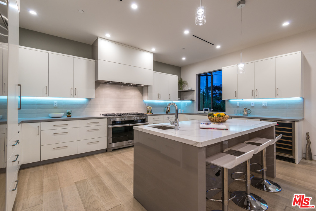 10636 Rountree Road Los Angeles, CA 90064 - Photo 11 of 33