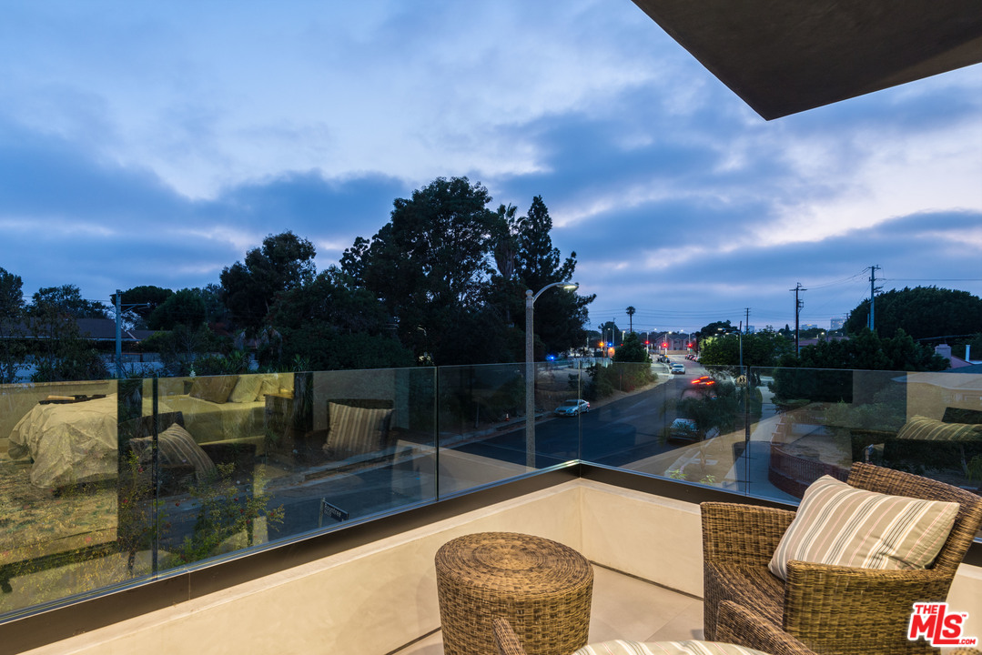 10636 Rountree Road Los Angeles, CA 90064 - Photo 14 of 33
