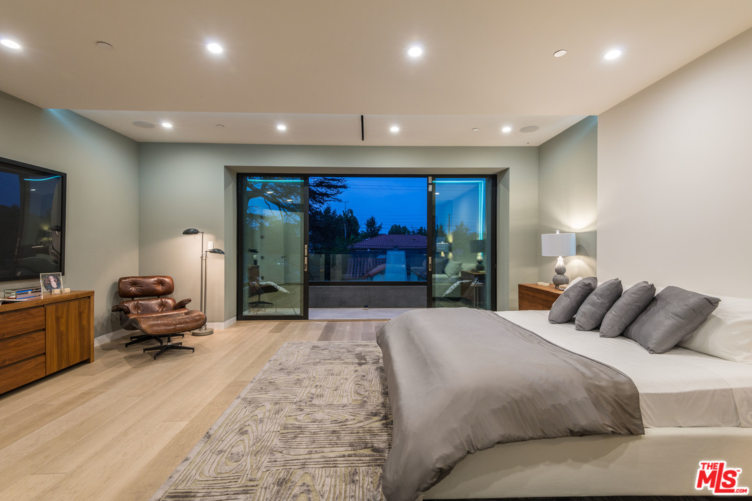 10636 Rountree Road Los Angeles, CA 90064 - Photo 15 of 33