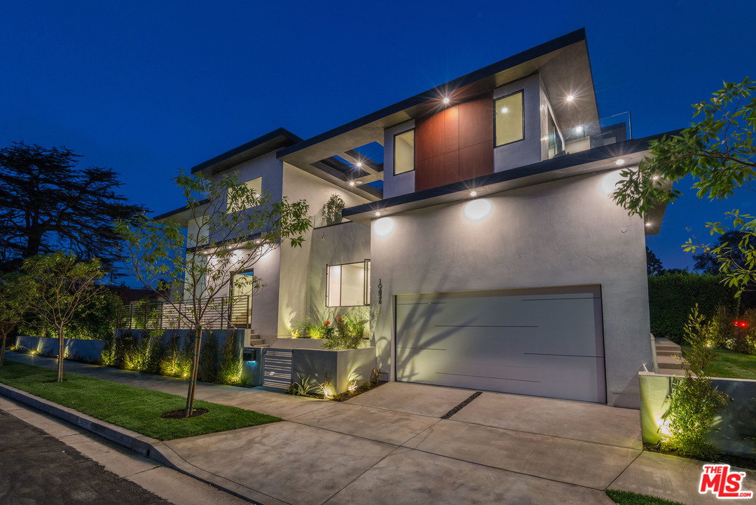 10636 Rountree Road Los Angeles, CA 90064 - Photo 3 of 33