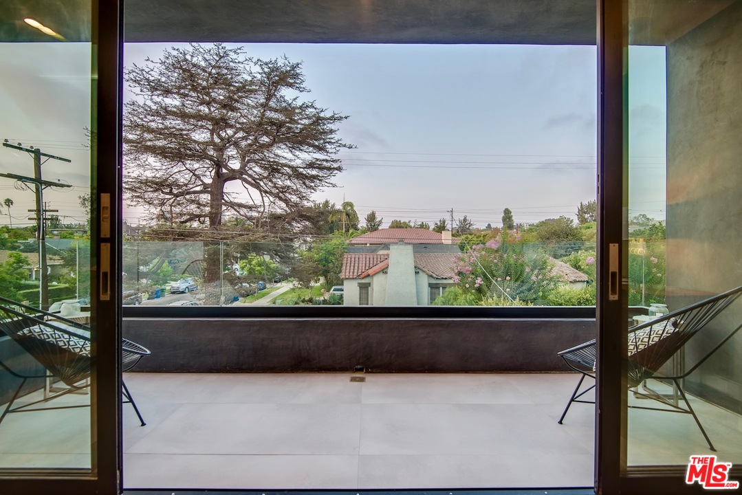10636 Rountree Road Los Angeles, CA 90064 - Photo 21 of 33