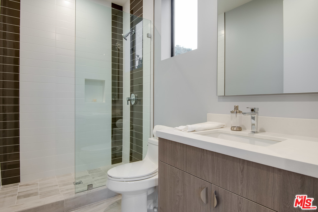 10636 Rountree Road Los Angeles, CA 90064 - Photo 22 of 33