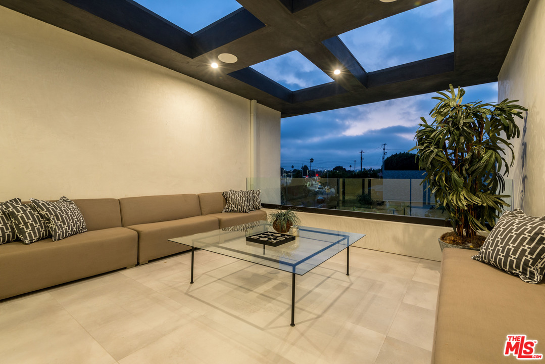 10636 Rountree Road Los Angeles, CA 90064 - Photo 25 of 33