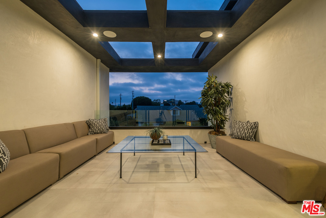 10636 Rountree Road Los Angeles, CA 90064 - Photo 26 of 33