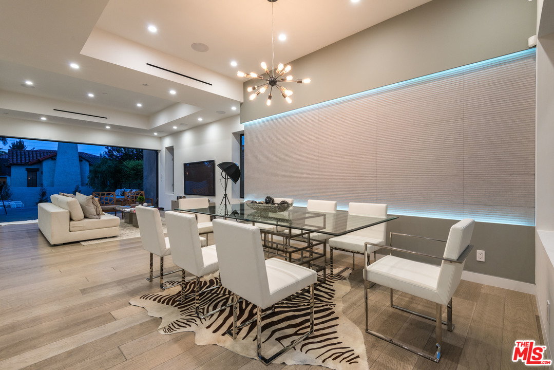 10636 Rountree Road Los Angeles, CA 90064 - Photo 7 of 33