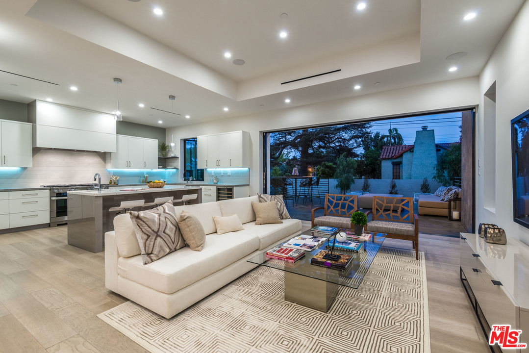10636 Rountree Road Los Angeles, CA 90064 - Photo 8 of 33