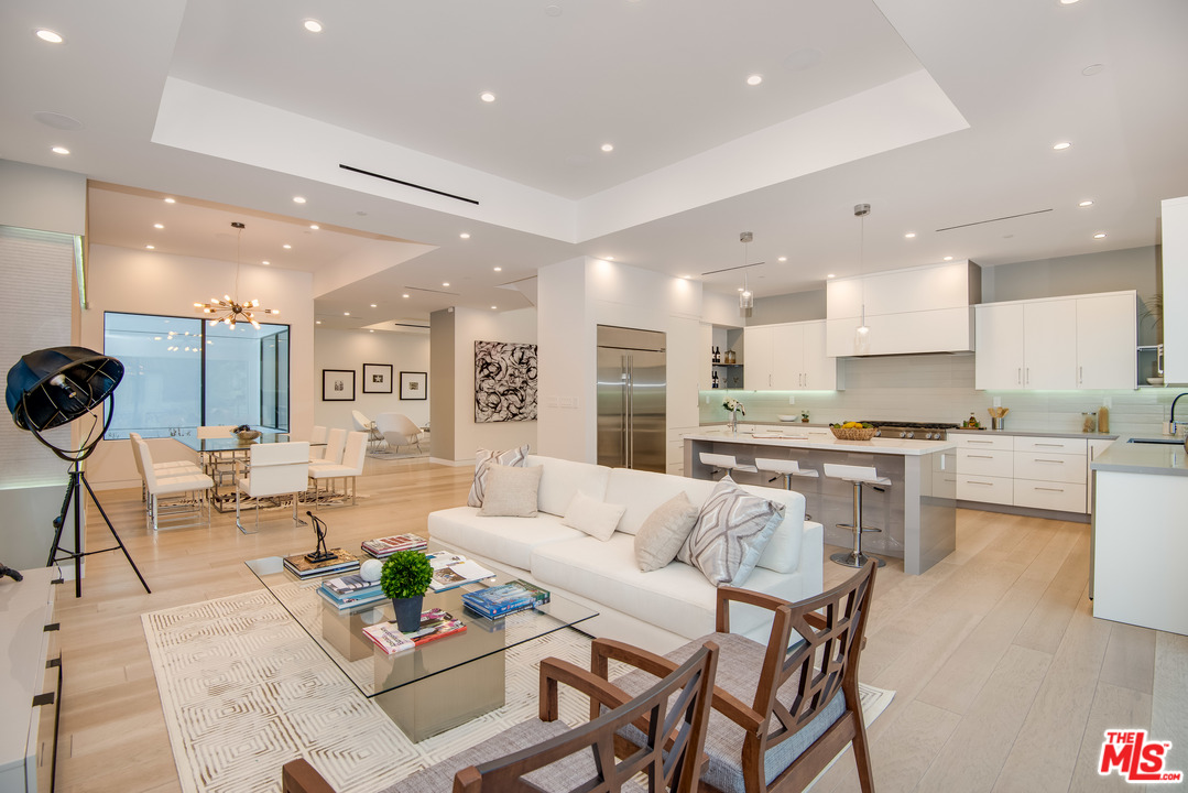 10636 Rountree Road Los Angeles, CA 90064 - Photo 9 of 33