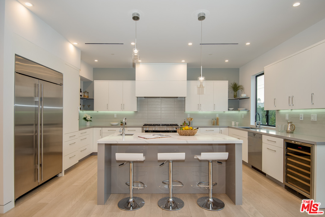 10636 Rountree Road Los Angeles, CA 90064 - Photo 10 of 33
