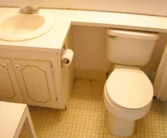 a view of a tennis ground with tennis court