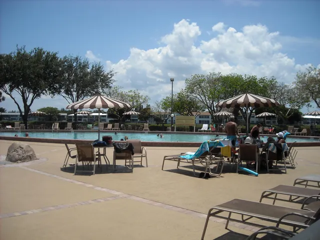 $1,300 | 358 Chatham R, West Palm Beach, FL 33417