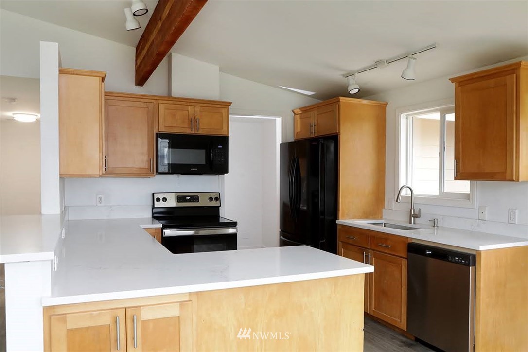 6545 Conrad Street Clinton, WA 98236 - Photo 14 of 39 Gallery Image 14