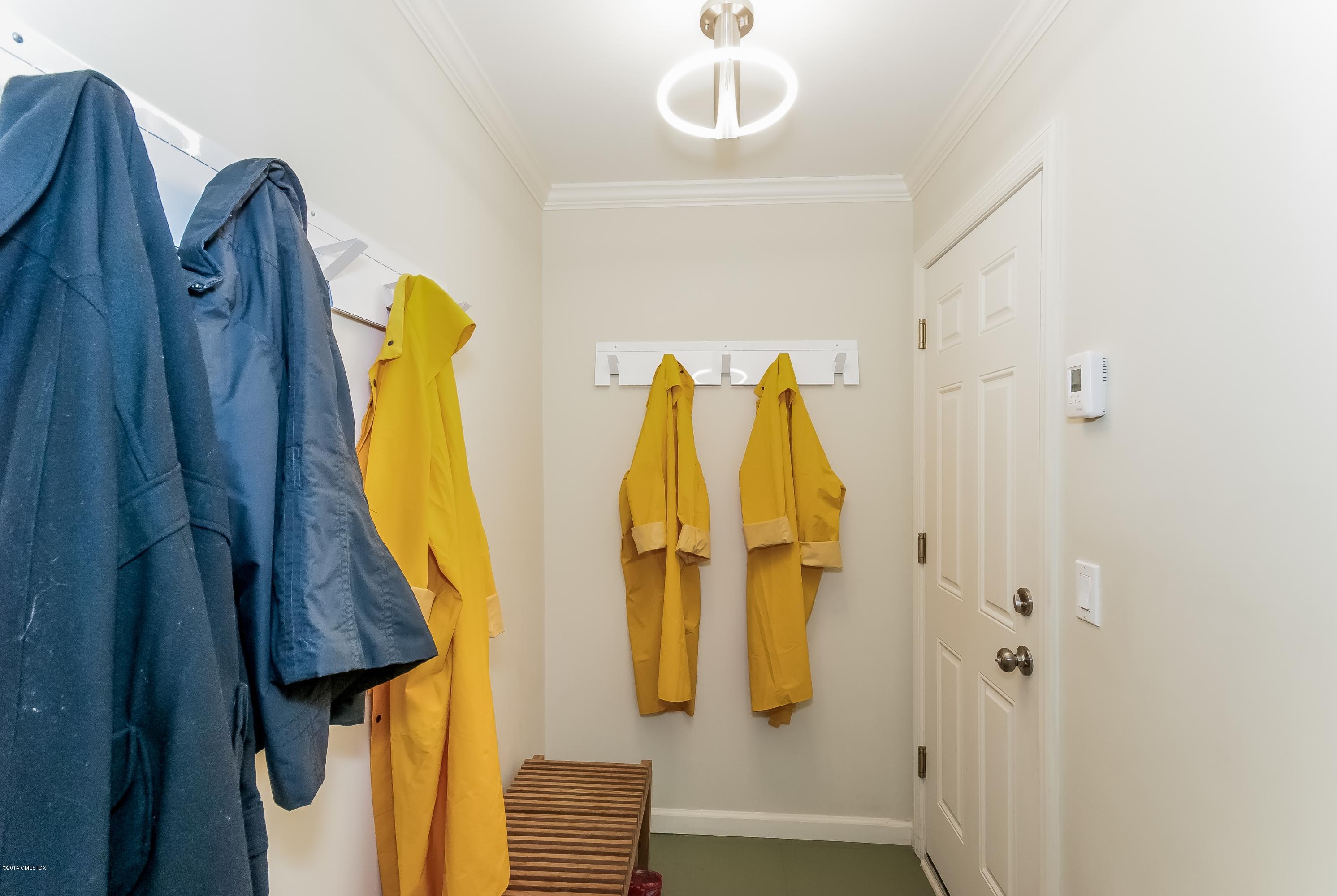 9 Willow Road Riverside, CT 06878 - Photo 8 of 21 a bathroom with a shower