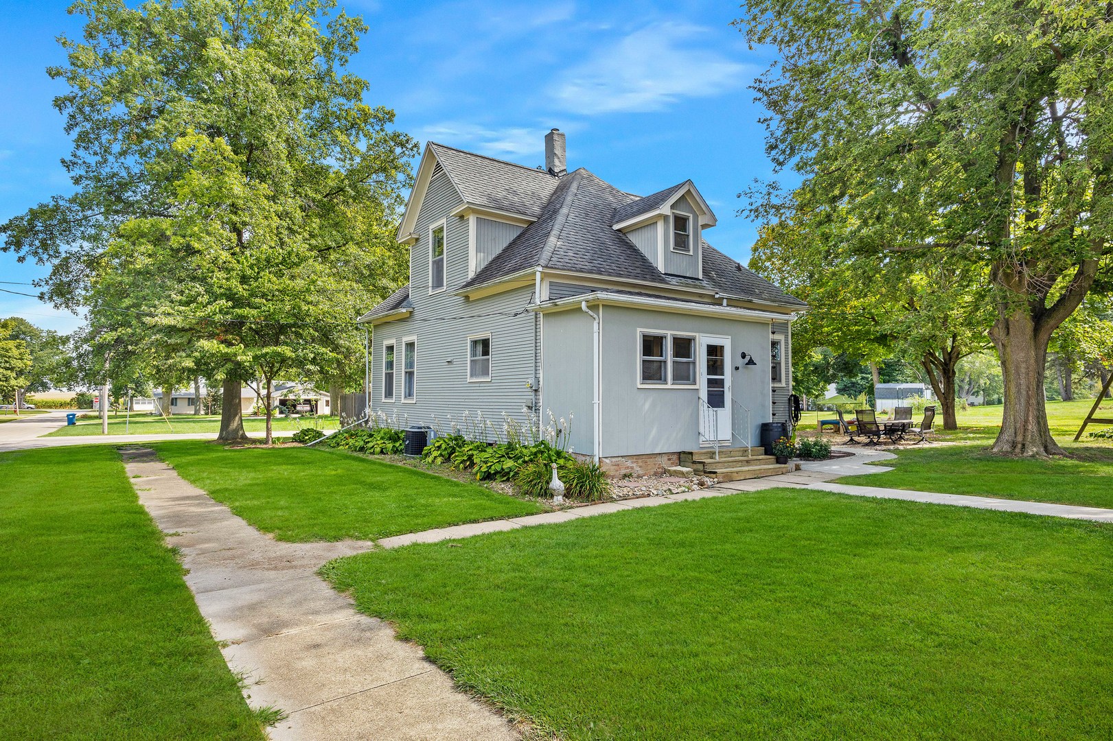 208 North East Street Lexington, IL 61753 - Photo 33 of 38 a front view of a house with a garden and trees