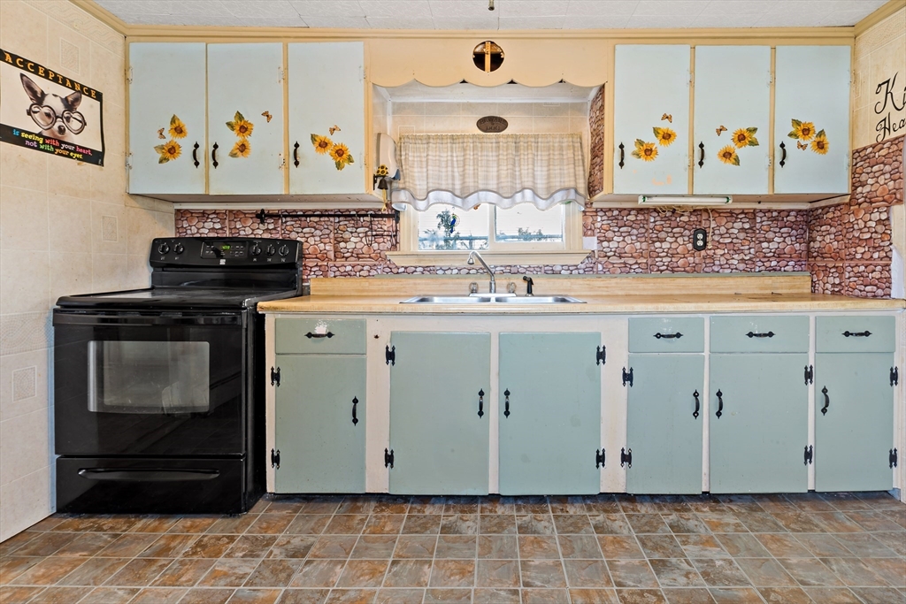 178 Bullock Street Fall River, MA 02720 - Photo 12 of 27