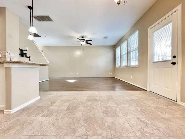 $2,100 | 19 Blue Creek Place, The Woodlands, TX 77382