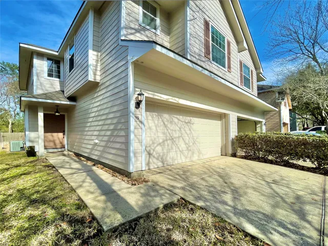 $2,100 | 19 Blue Creek Place, The Woodlands, TX 77382