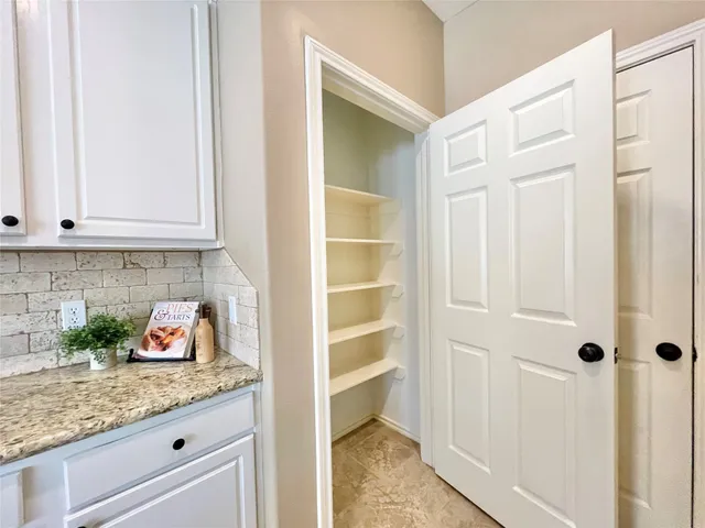$2,100 | 19 Blue Creek Place, The Woodlands, TX 77382
