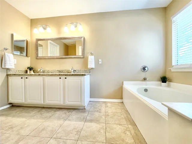 $2,100 | 19 Blue Creek Place, The Woodlands, TX 77382