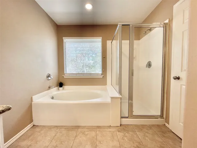 $2,100 | 19 Blue Creek Place, The Woodlands, TX 77382