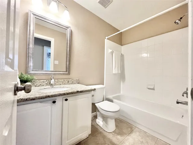 $2,100 | 19 Blue Creek Place, The Woodlands, TX 77382