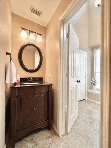 $2,100 | 19 Blue Creek Place, The Woodlands, TX 77382