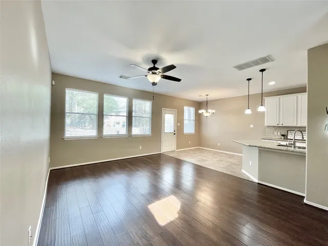 $2,100 | 19 Blue Creek Place, The Woodlands, TX 77382
