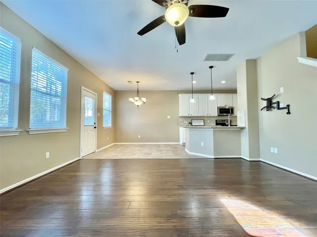 $2,100 | 19 Blue Creek Place, The Woodlands, TX 77382