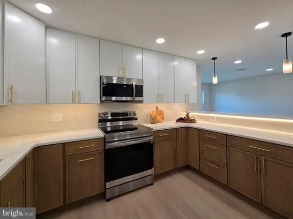 $415,000 | 10 Linden Lane, Levittown, PA 19054
