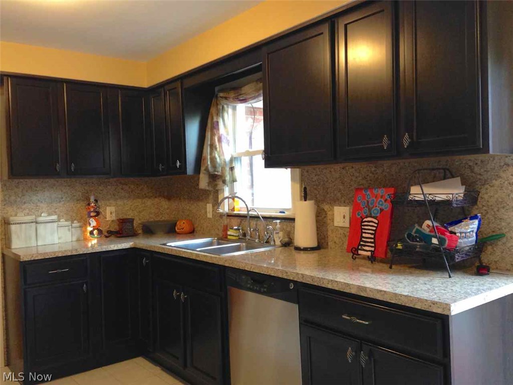 2464 Edgerton Road University Heights, OH 44118 - Photo 10 of 25