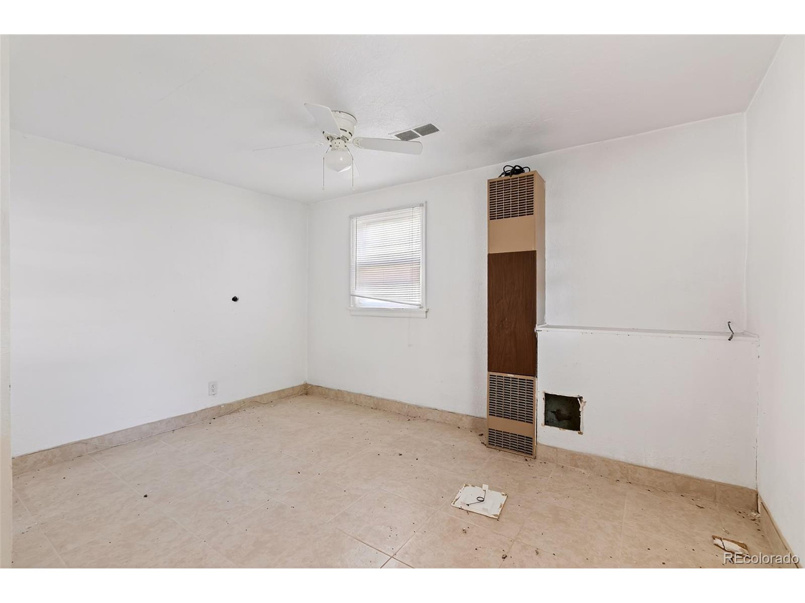 6795 West 31st Avenue Wheat Ridge, CO 80214 - Photo 17 of 35 an empty room with windows and closet