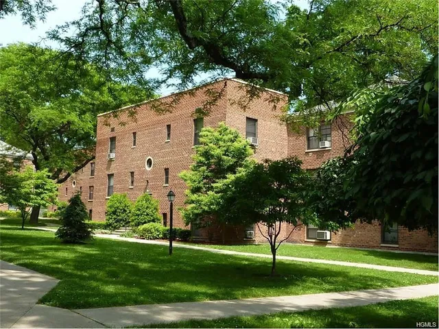 $275,000 | 208 Richbell Road, Unit C4, Mamaroneck, NY 10543