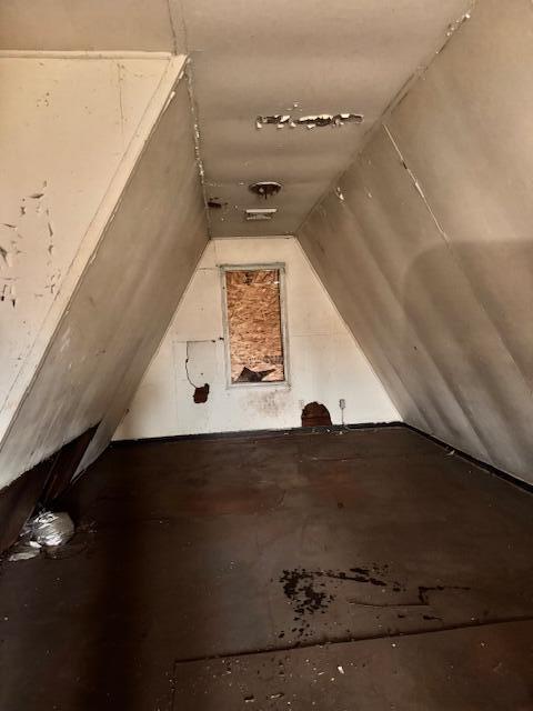 552 McKinley Street Gary, IN 46404 - Photo 4 of 14 a view of a wall