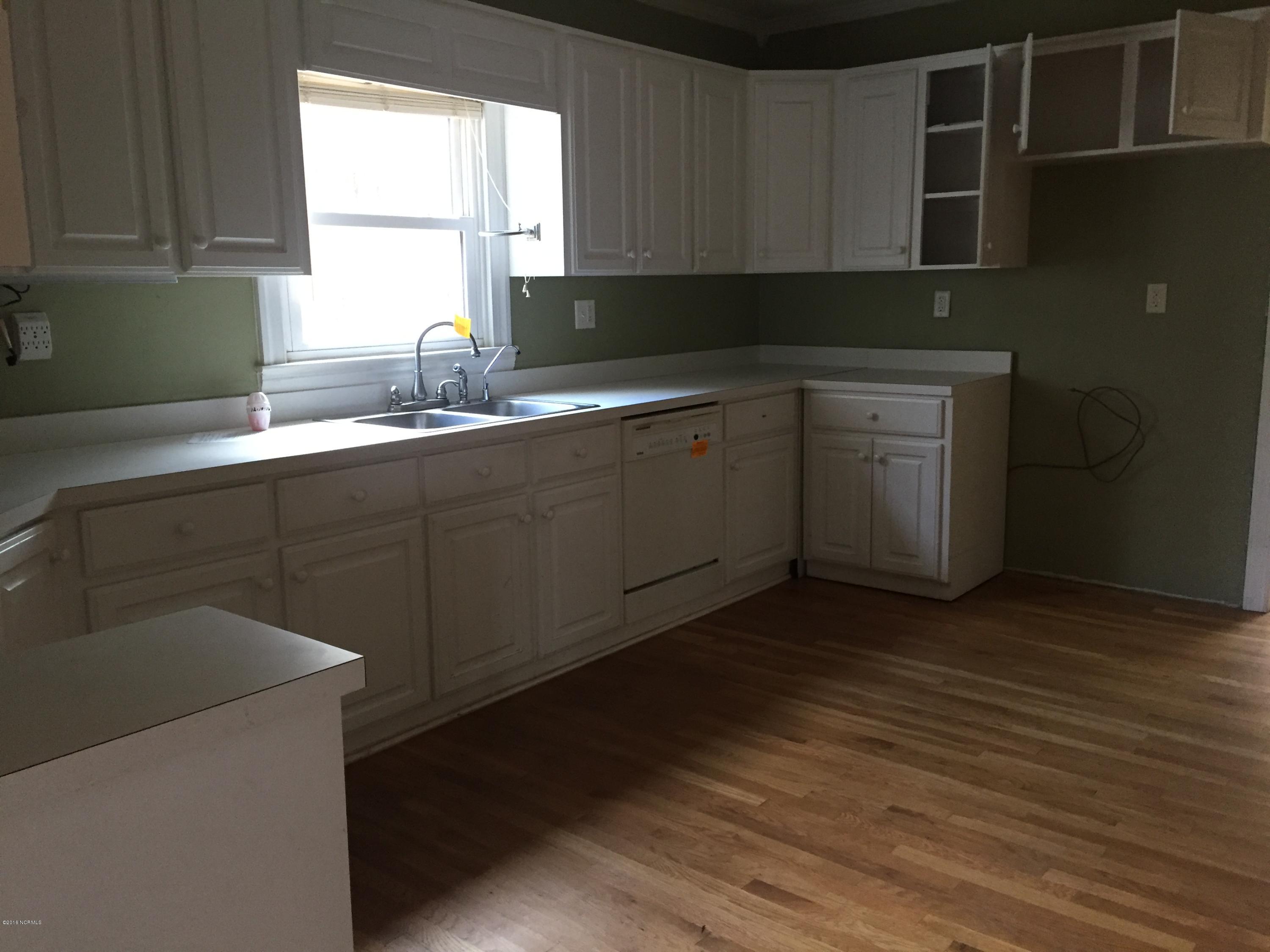 215 North Sunset Street Atkinson, NC 28421 - Photo 6 of 11 IMG_2941