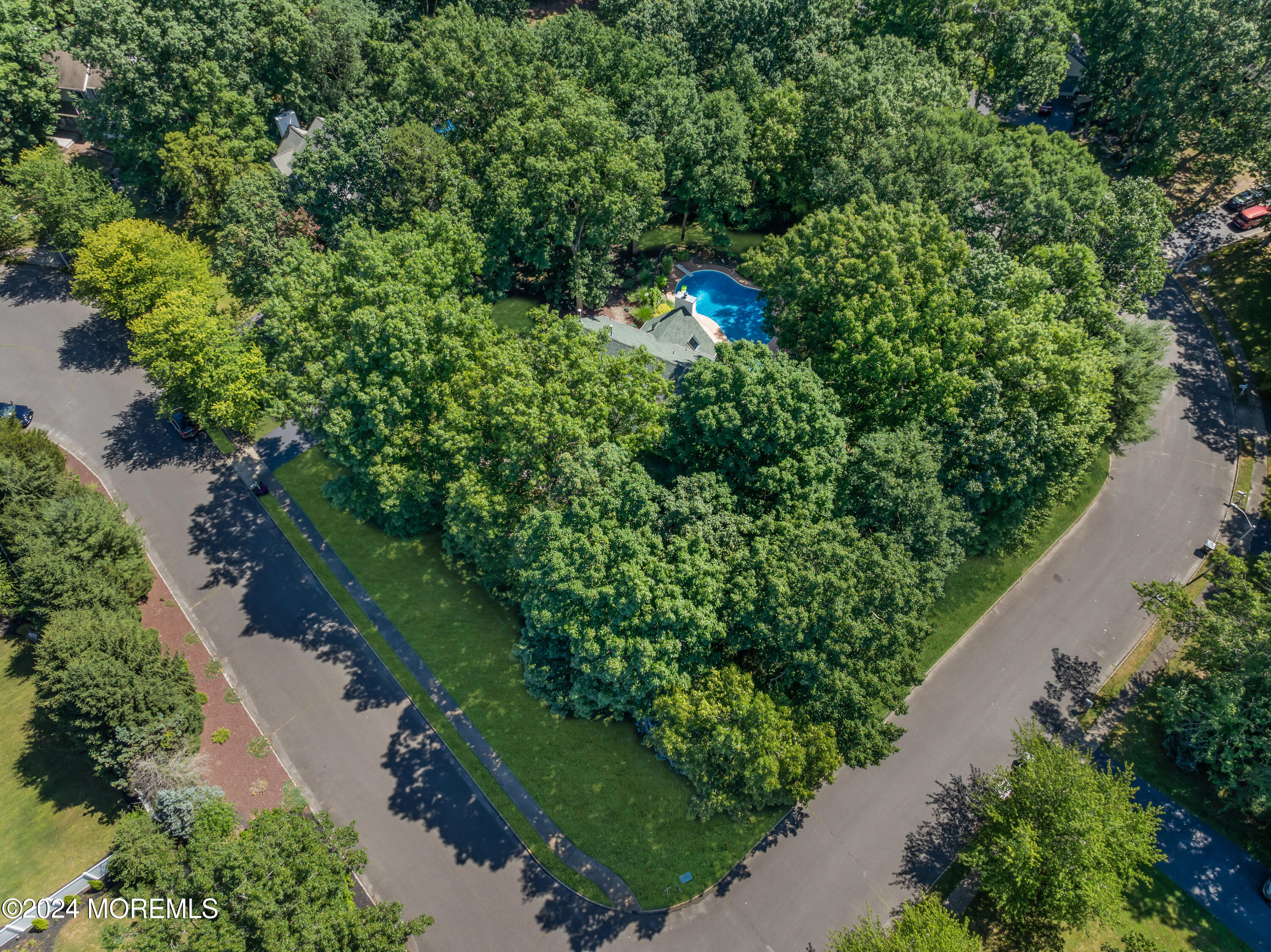 11 Dunhill Road Jackson, NJ 08527 - Photo 130 of 147 an aerial view of a house with a yard and garden