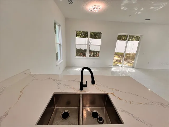 $3,199 | 21 North Hampton Avenue, Orlando, FL 32803