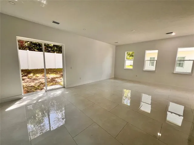 $3,199 | 21 North Hampton Avenue, Orlando, FL 32803