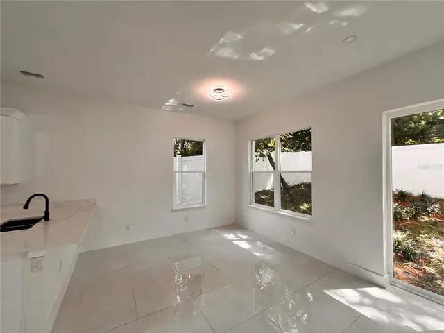 $3,199 | 21 North Hampton Avenue, Orlando, FL 32803