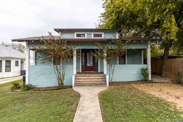 $2,295 | 1121 East Crockett Street, San Antonio, TX 78202