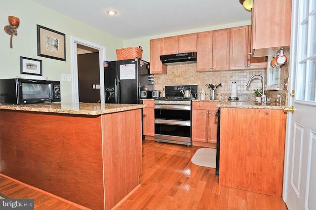 6917 Gillings Road Springfield, VA 22152 - Photo 15 of 24 Kitchen
