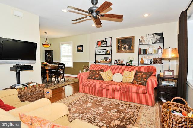 6917 Gillings Road Springfield, VA 22152 - Photo 3 of 24 Living Room
