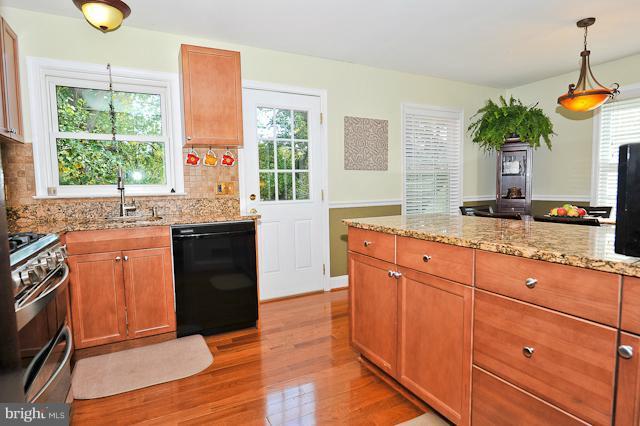 6917 Gillings Road Springfield, VA 22152 - Photo 21 of 24 Kitchen