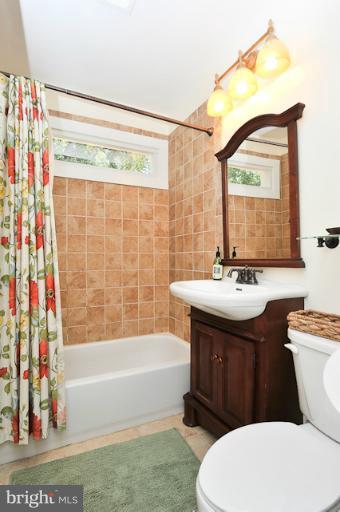 6917 Gillings Road Springfield, VA 22152 - Photo 5 of 24 Bath