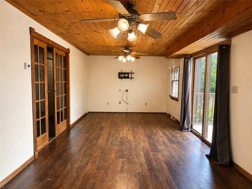 983 Cleland Mill Road New Castle, PA 16102 - Photo 3 of 16