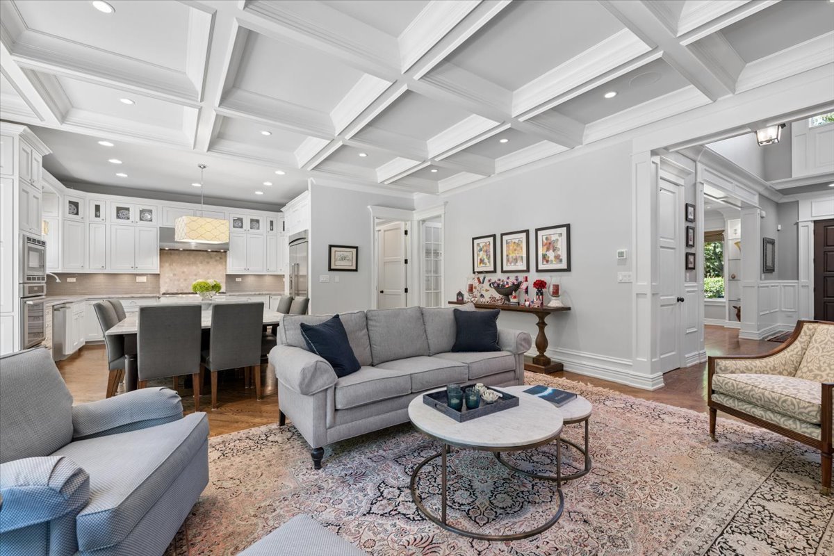 916 Seminole Road Wilmette, IL 60091 - Photo 7 of 41 Gallery Image 7