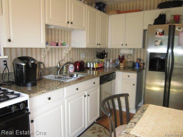 40345 Oak Tree Novi, MI 48375 - Photo 12 of 41 kitchen 3.JPG