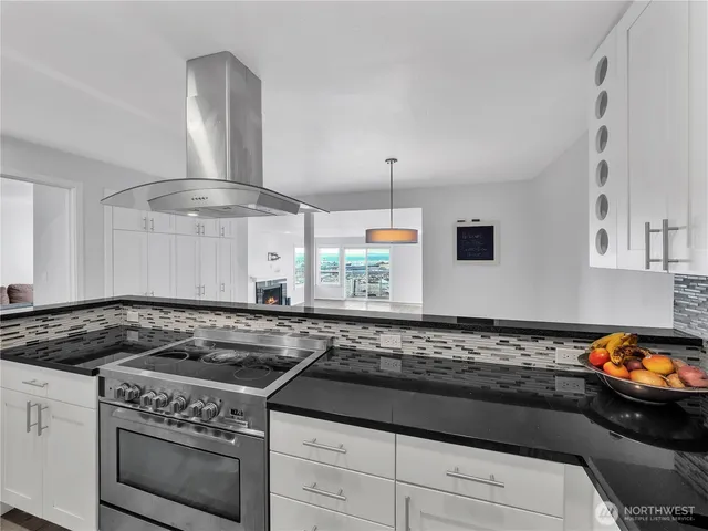 $569,999 | 2221 Gilman Drive West, Unit 205, Seattle, WA 98119