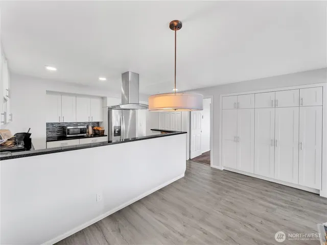 $569,999 | 2221 Gilman Drive West, Unit 205, Seattle, WA 98119