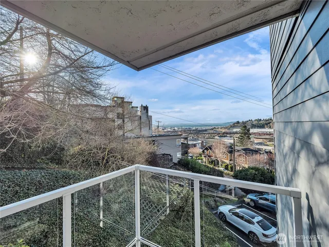 $569,999 | 2221 Gilman Drive West, Unit 205, Seattle, WA 98119